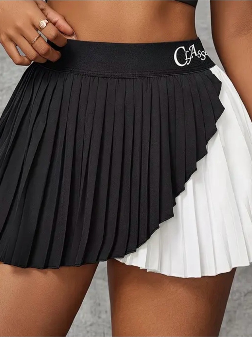 Classic Two-Tone Pleated Mini Skirt - Black & White